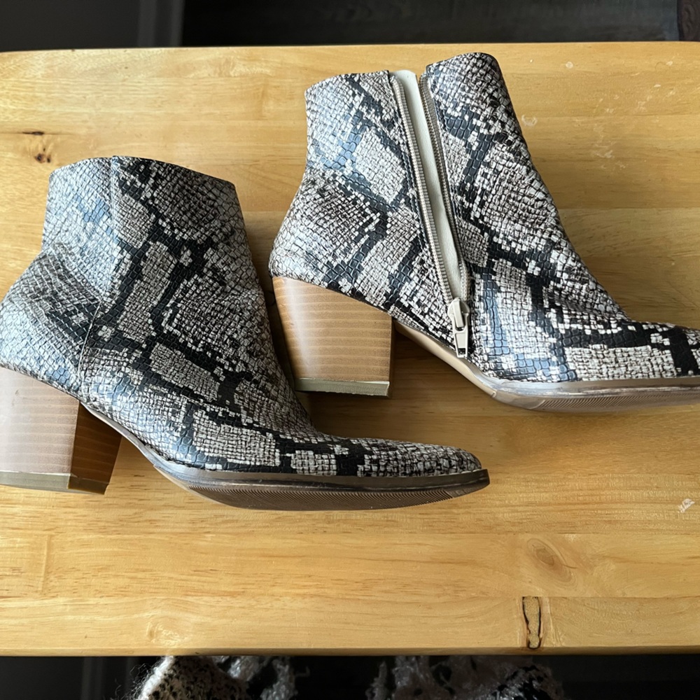 Coconut ankle boots pointed toe